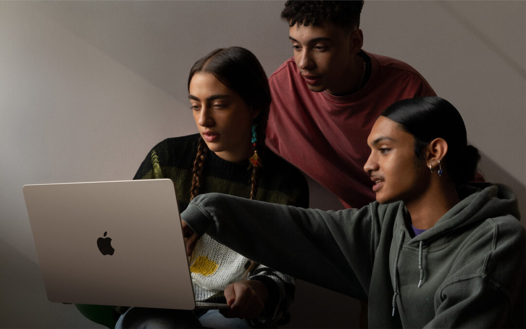 Choosing the Best Mac for a College-Bound Student in 2024